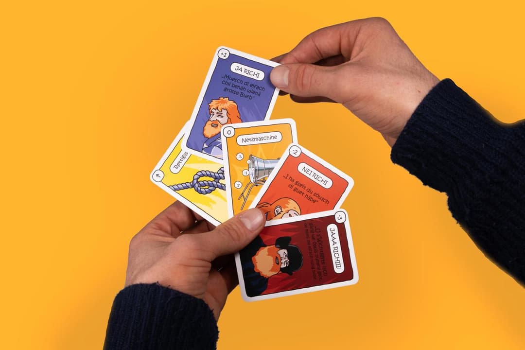 Richi das Kartenspiel Karten in Hand